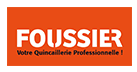 Texte blanc sur fond orange indiquant "FOUSSIER" en grandes lettres majuscules, avec un slogan en plus petites lettres indiquant "Votre Quincaillerie Professionnelle!"